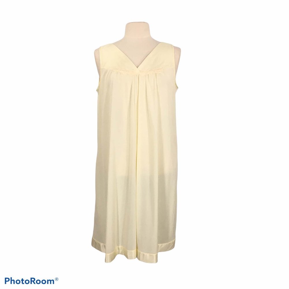 Vanity Fair Vintage 60's 70's Ivory Night Gown, Negligee, Flower Applique, Large